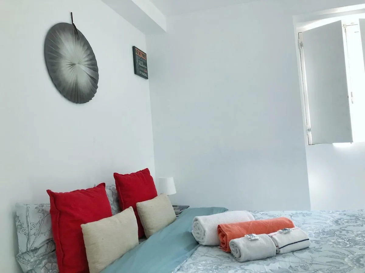 Duplex Apartment In Bairro Alto Lisbona